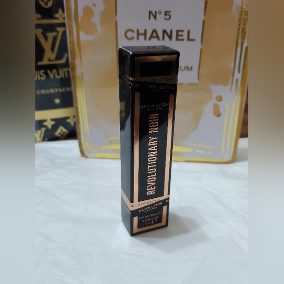 Revolutionary Noir Purse Spray - Picture 2 of 4